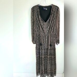 Just Taylor maxi dress v-neck long sleeve